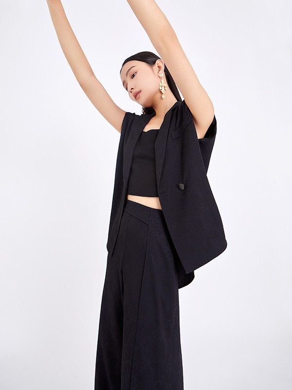 有哪些黑色单品适合春夏穿 女生怎么穿高级又气质