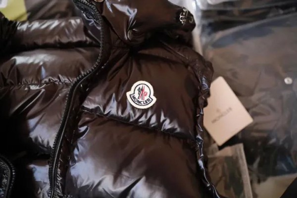 315打假|南昌市场监管局捣毁一“国际羽绒服品牌”售假窝点