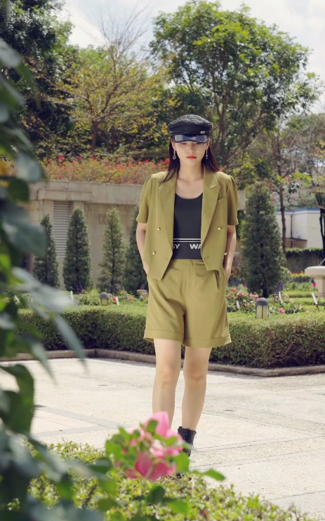 绿色系穿搭高级又有活力!绿色如何应用在职场搭配?