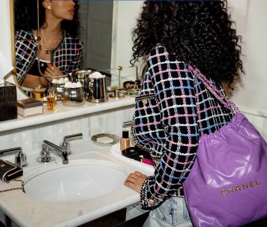 香奈儿发布22手袋广告大片