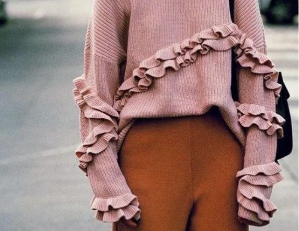 2022时尚流行趋势|喇叭袖,荷叶边以及多彩装饰是未来针织服装的大趋势