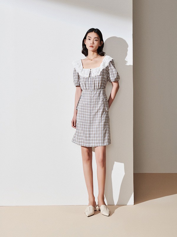 时尚搭配|复古方领连衣裙完美秀出迷人锁骨 性感有韵味