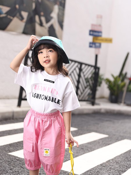潮童穿搭养成记:甜酷兼并的粉色,如何穿出不一样的感觉?粉色搭配技巧