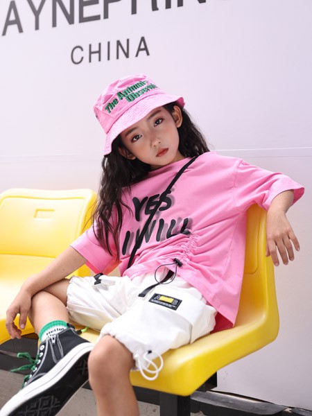 潮童穿搭养成记:甜酷兼并的粉色,如何穿出不一样的感觉?粉色搭配技巧