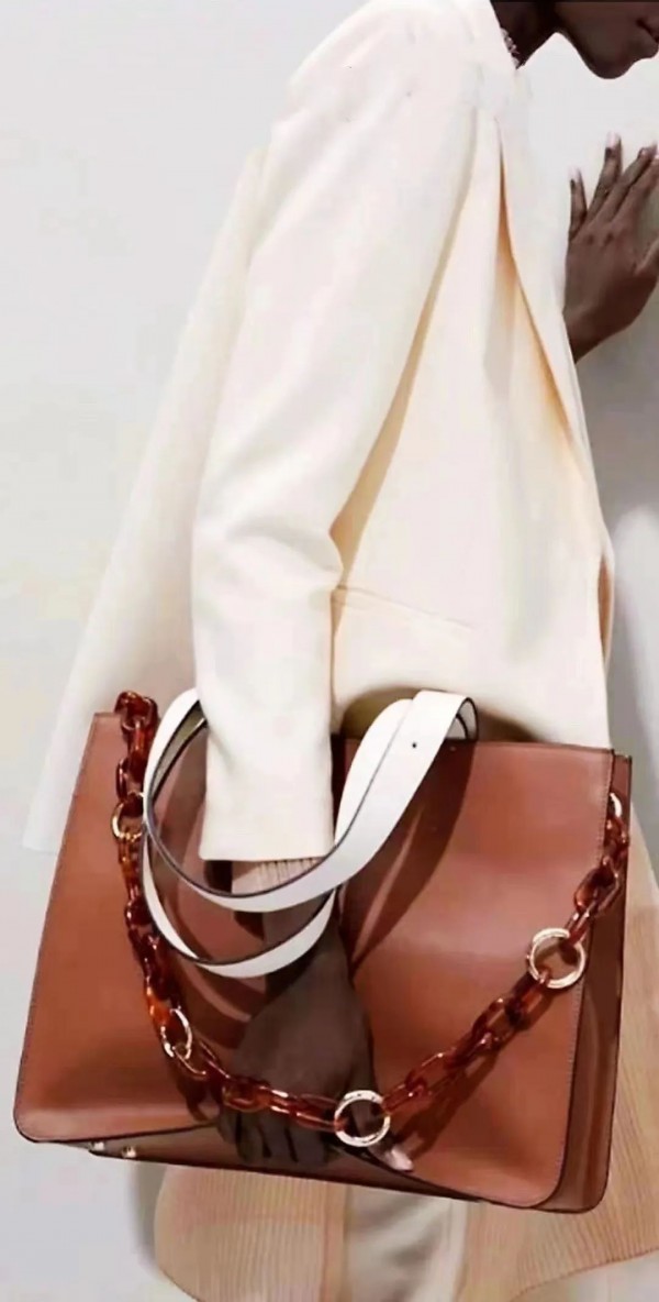 2022时尚深圳展丨伊梵希接地气的时髦女包