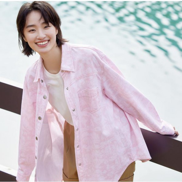 牛仔印花单品如何搭配 春季休闲风值得拥有