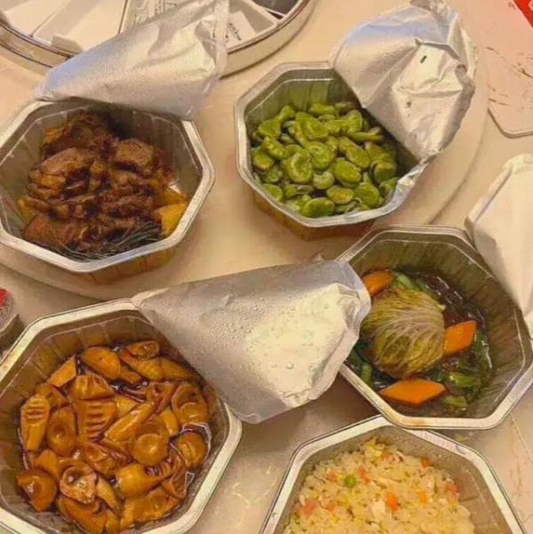 上海古驰,路易威登等多个奢侈品店用菜品维护客户,品牌回应属实!