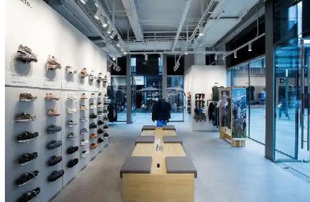 On 正式推出 Cloudmonster 长距离跑鞋