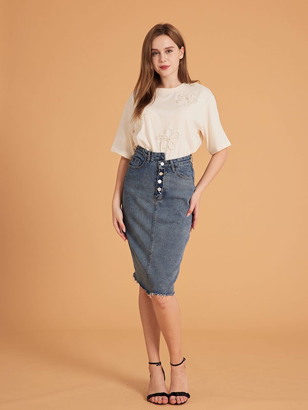 女生穿包臀裙适合搭配什么上衣 这样穿显瘦还显高