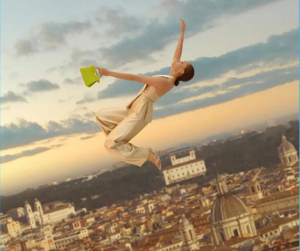 Fendi 推出新款手袋 全新发布 Peekaboo 手袋广告大片