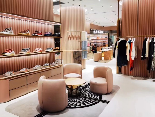 重庆首家LANVIN精品店登陆星光68广场