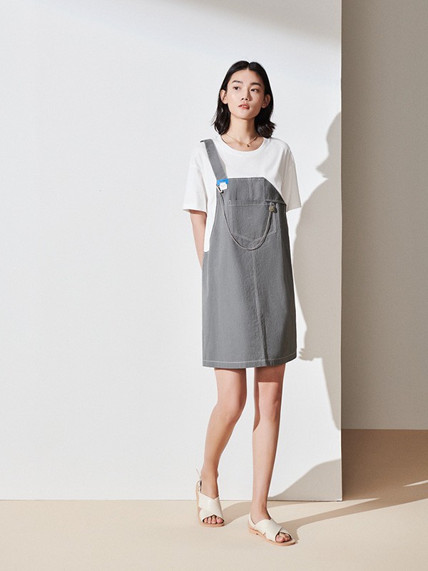 减龄神器背带裙 背带裙的日常搭配 背带裙内搭怎么搭配