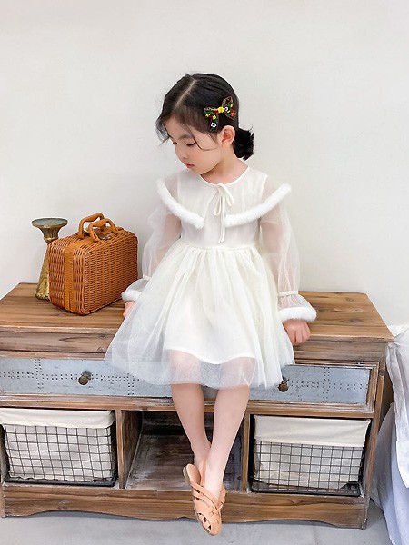 4月穿什么颜色更好看 3-4岁女孩子适合穿哪些衣服出游