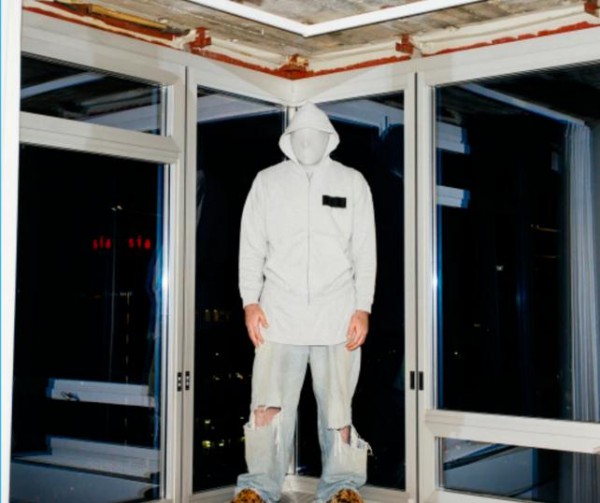 Balenciaga 将在纽约举办23春季系列时装秀