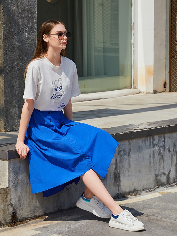 不同颜色的半身裙搭配技巧 半身裙搭配什么衣服最百搭