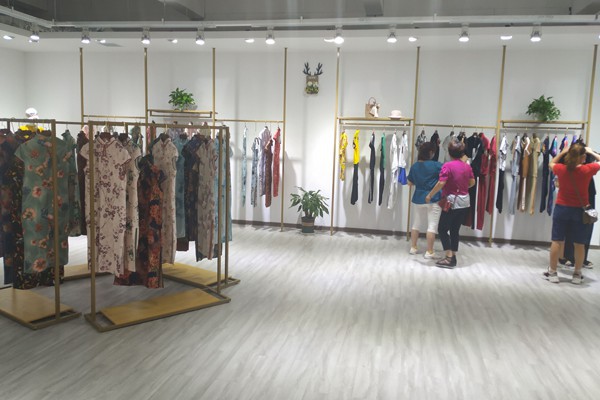 新手开女装店如何才能避免库存问题 拿货时有哪些事项要注意
