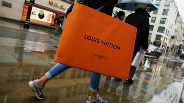 LVMH时装皮具部门第一季度收入大涨30%