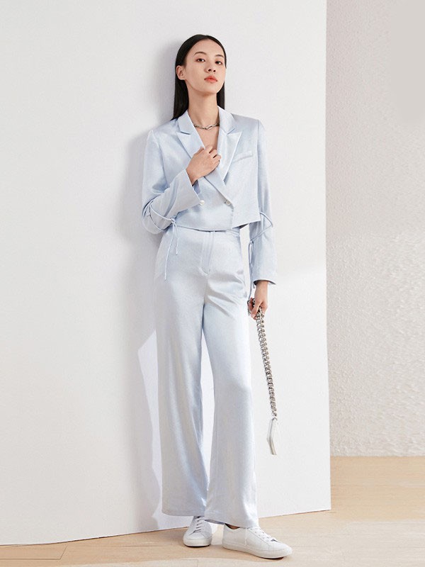 夏季职业装怎么选 什么样的职业装高级清爽又舒适