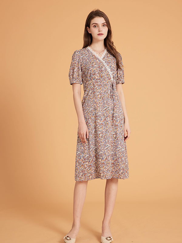 2022年的碎花连衣裙怎么穿才好看 怎么穿才能不显老气