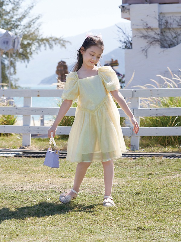 皮肤黑的女生穿什么颜色才显白?孩子皮肤怎么搭配显得洋气?