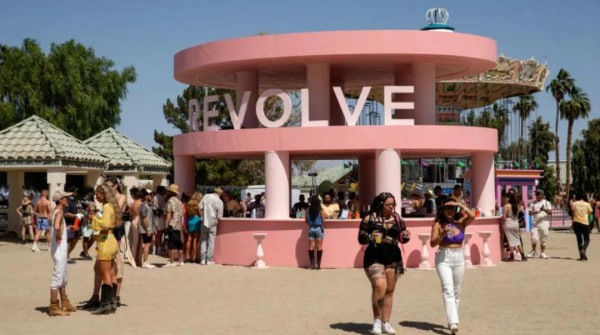 Revolve重启线下活动 社交媒体热度高涨