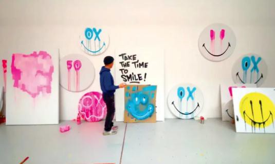 Urban Outfitters与Smiley艺术家联名推出NFT系列