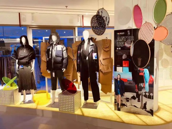 小微纺企困难如何破?东方丝绸市场公共服务平台打出“组合拳”