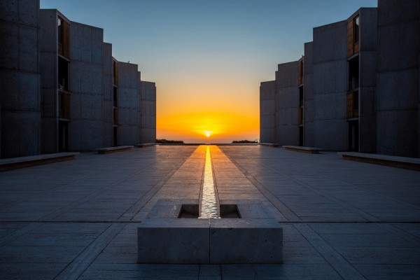 路易威登2023早春时装秀定址索尔克研究所