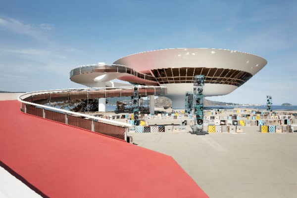 路易威登2023早春时装秀定址索尔克研究所