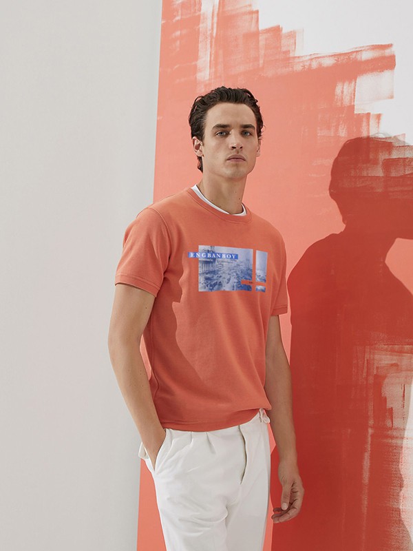 直男必看!男生怎么把基础款T恤穿出时髦感?T恤的搭配技巧?