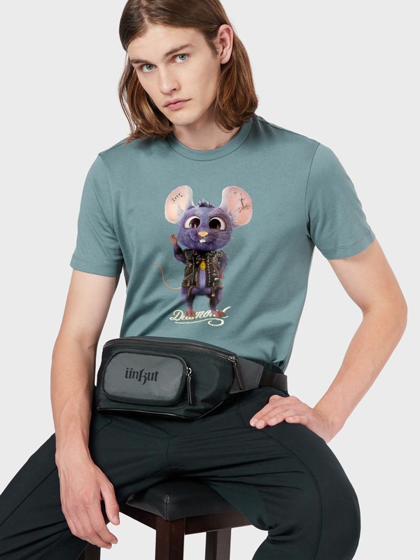 直男必看!男生怎么把基础款T恤穿出时髦感?T恤的搭配技巧?