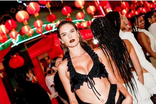 Alexander Wang发布疫情后的首场时装秀