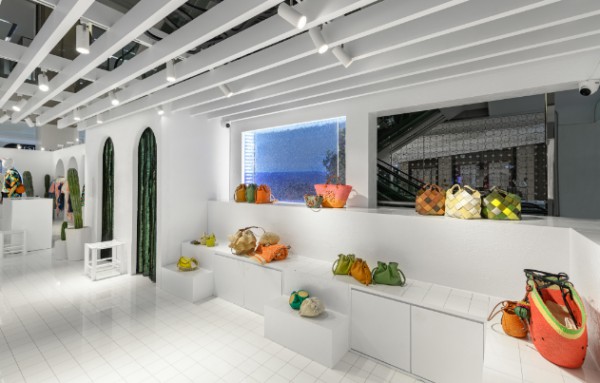 LOEWE PAULA’S IBIZA 2022 夏日限时系列限时店于北京SKP隆重开幕