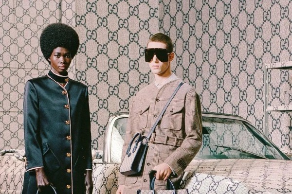 Gucci推出全新蓝色「双G」Monogram老花图案