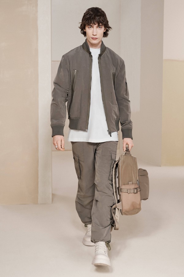 ZARA SRPLS系列2022春夏新品发布