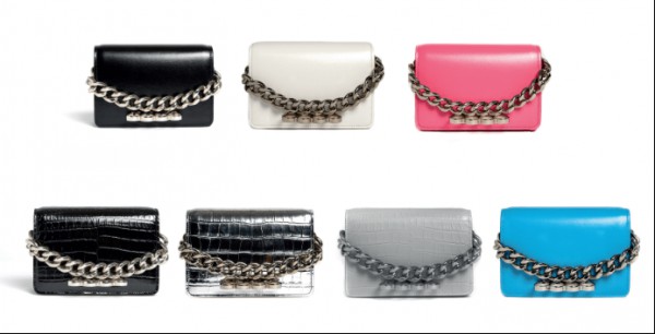 亚历山大麦昆2022春夏女装系列 The Four Ring链条迷你手袋