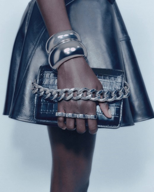 亚历山大麦昆2022春夏女装系列 The Four Ring链条迷你手袋