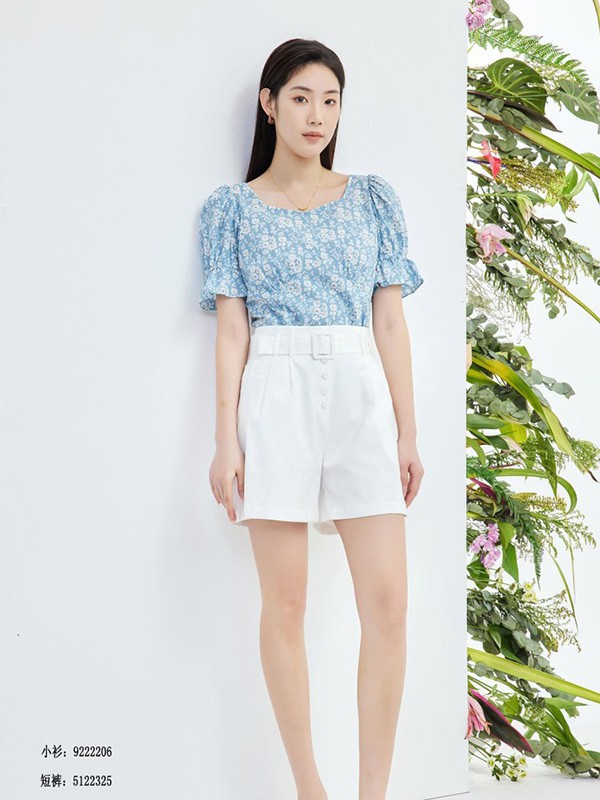 蓝色单品适合什么肤色 春夏季节服装如何搭配