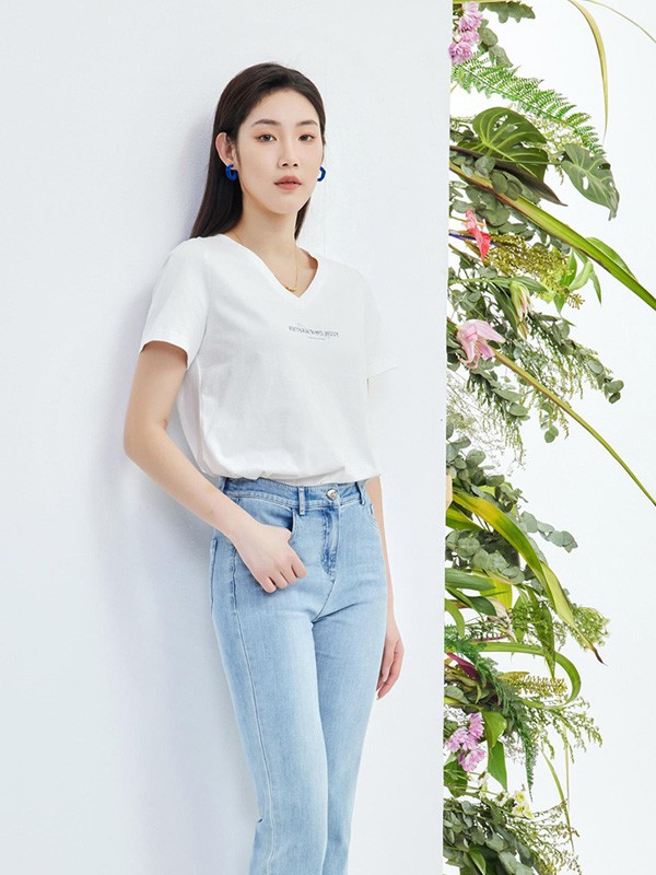 蓝色系搭配技巧!夏天穿什么颜色显白?