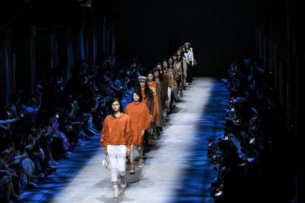 直击A/W2022深圳时装周现场 见证时尚的更多可能性