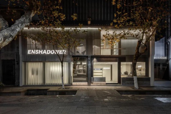 国内潮牌为何纷纷「扎堆」实体店?