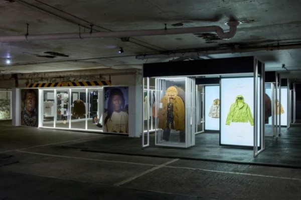 英国运动服装品牌 PHYGITAL 地下室展