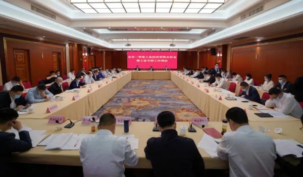 温州市召开一季度工业经济形势分析会,服装行业代表提出行业发展困境和建议