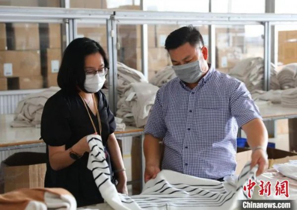 中资民营柬埔寨制衣厂:产量恢复至疫前水平!织机忙碌...