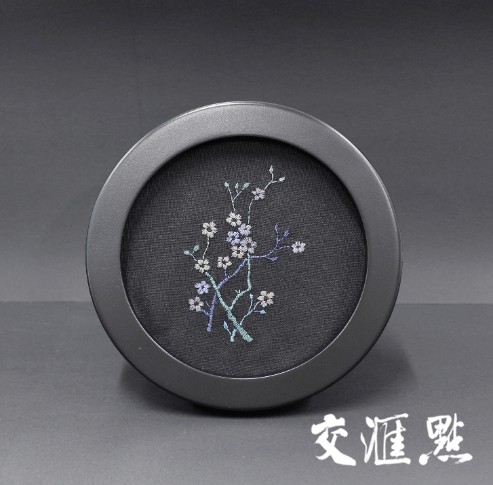 苏州大学纺织与服装工程学院一支学生科研团队研制出一种无需印染,绿色清洁的结构色纤维纱线