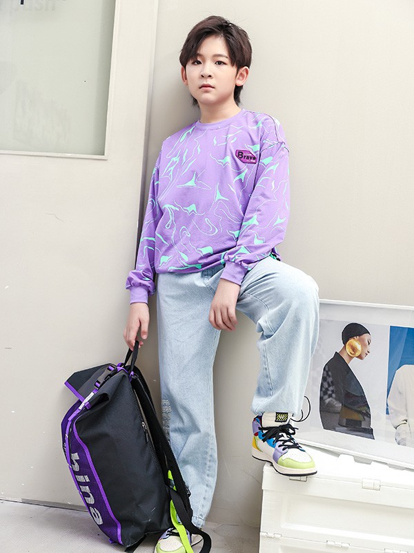 男孩子夏季出游穿什么样的裤子更好看 什么颜色的裤子更加百搭