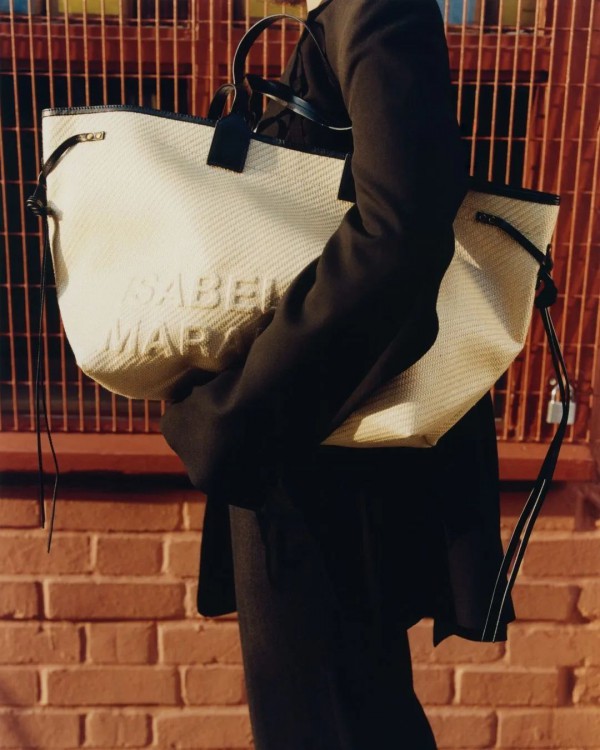 年轻人消费降级, 中年人将成为奢侈品消费主力军了?