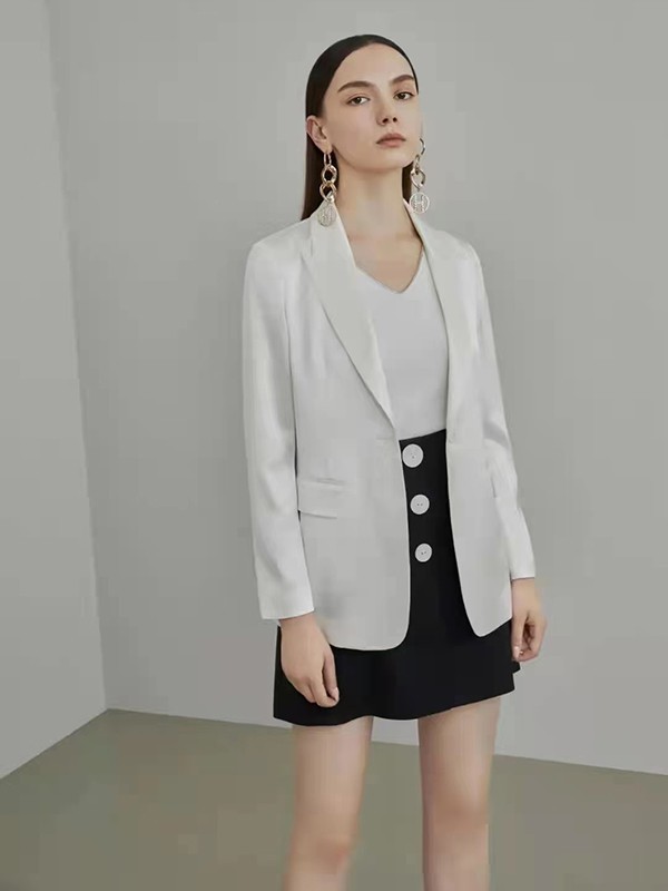 职业套装选择什么品牌 初入社会的小白如何挑选合适的服装