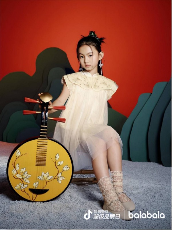 国潮风掀起热潮!巴拉巴拉推出国粹元素文化系列童装,开辟国潮童装新风尚!