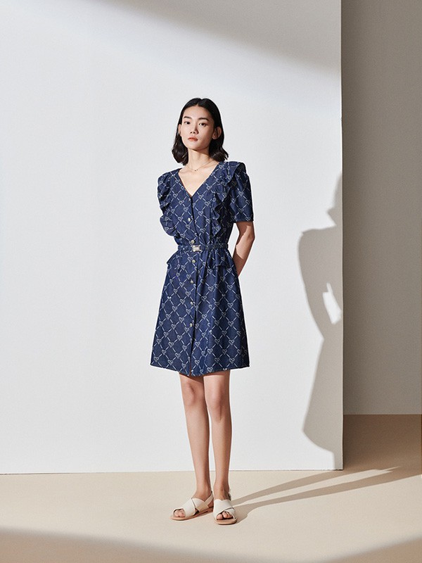 夏季个性时尚穿搭 牛仔服装怎么搭配会更好看